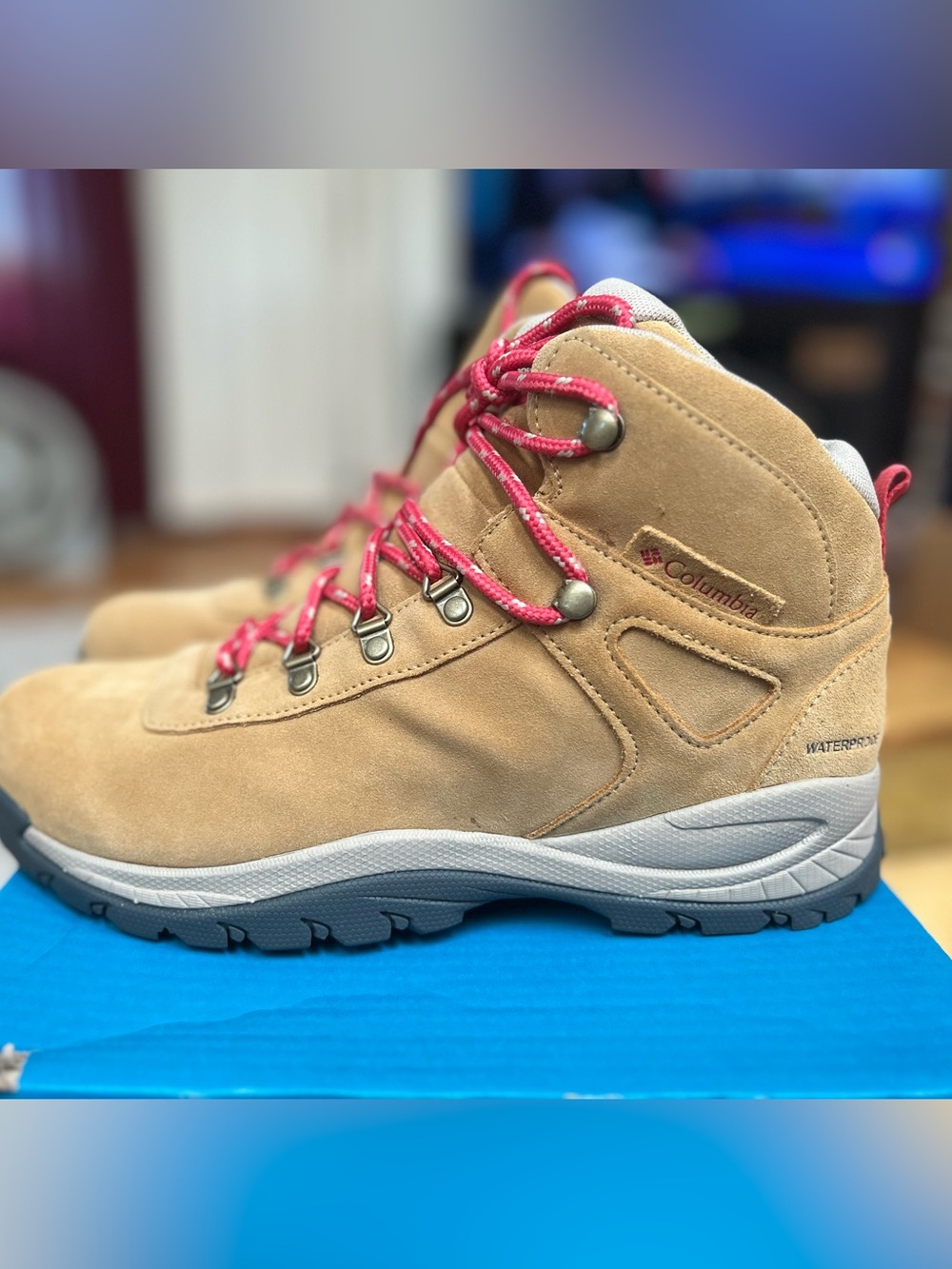 Columbia Tan Suede Hiking Boots with Pink Laces